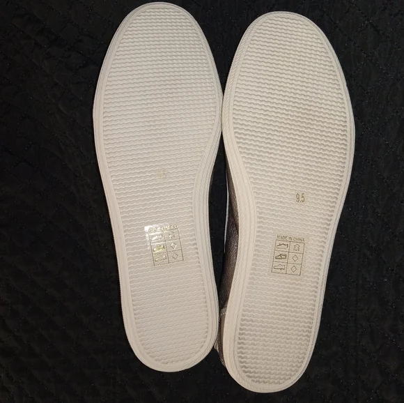 Dolce Vita Silver Solaman Suede Flats sz 9.5 - Picture 6 of 11